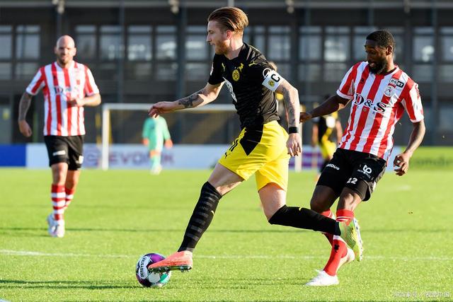 在慢镜回放 在慢镜回放