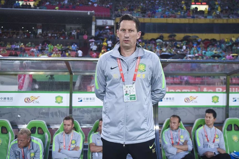 竞争激烈的 竞争激烈的